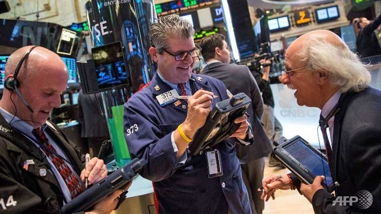 Fed tăng lãi suất như kỳ vọng, giới đầu tư mạnh tay gom cổ phiếu